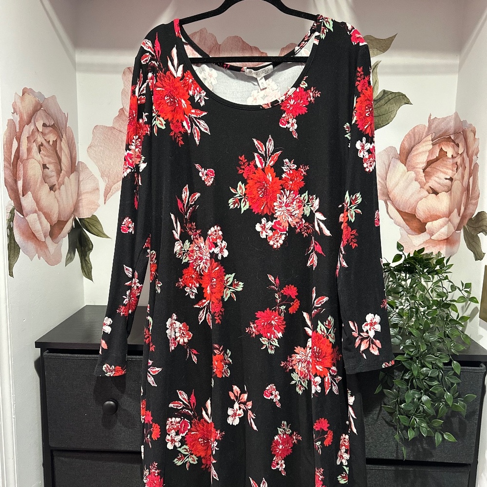 Black Long Sleeve Dress - Red Floral Print - 3x